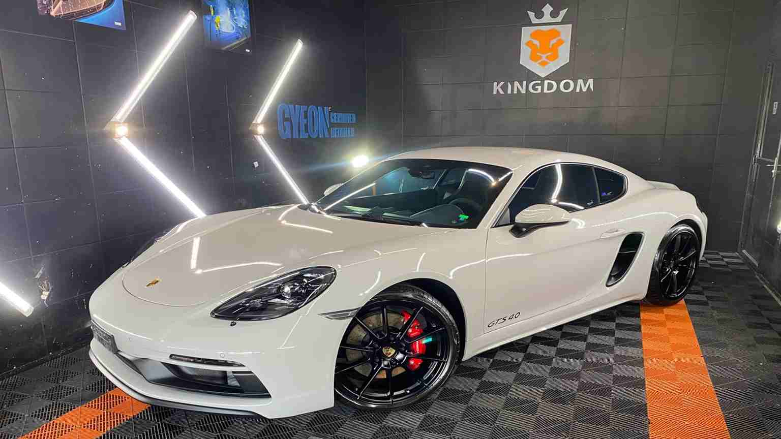 Porsche Branca